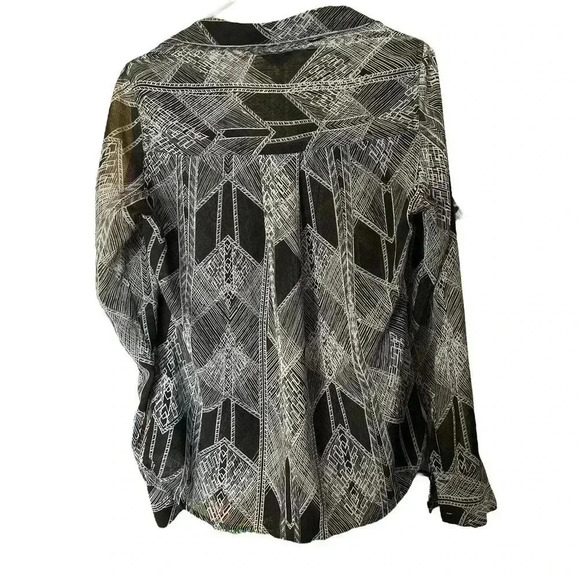 GUESS SIZE MEDIUM BLACK AND WHITE BUTTON DOWN SHIRT - Picture 2 of 2